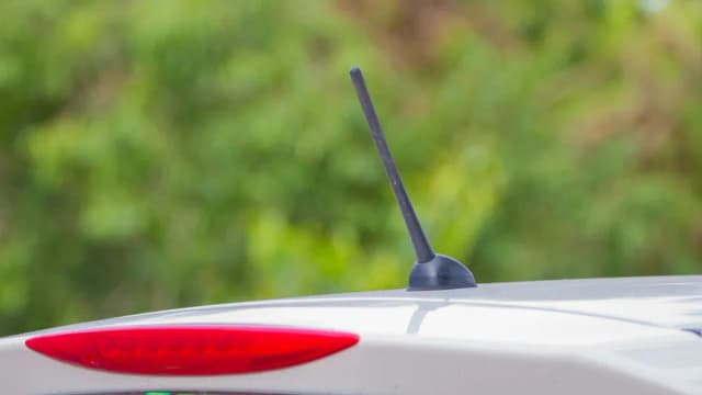 Gdzie zamontować antenę GPS do nawigacji, by uniknąć problemów?